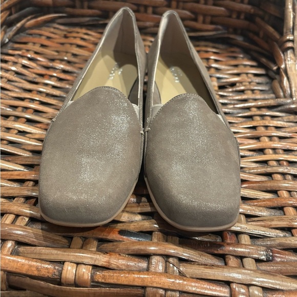 Sesto Meucci Tan Flats Timeless Loafers make in Italy . Size 11 - Picture 10 of 15